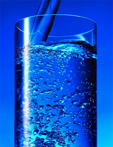 verre eau filtre ambiance lumiere bleue